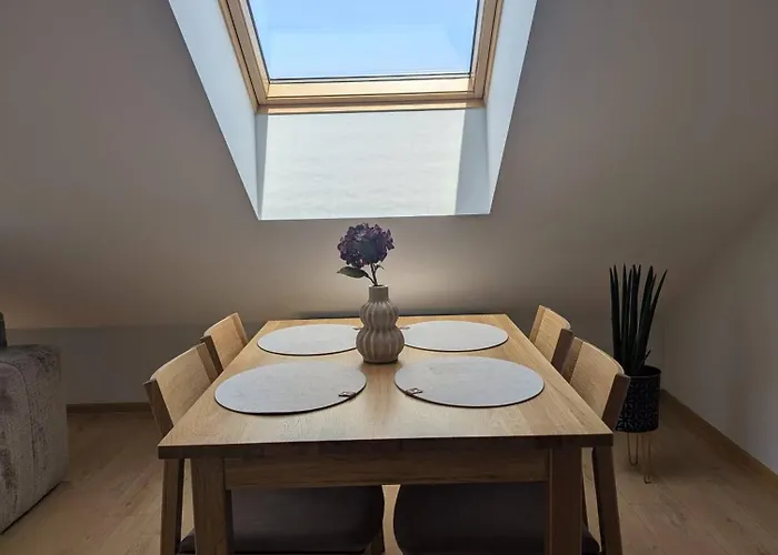 Eva & Free-parking Κλαϊπέντα