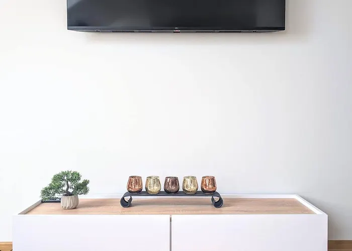 Eva & Free-parking Κλαϊπέντα